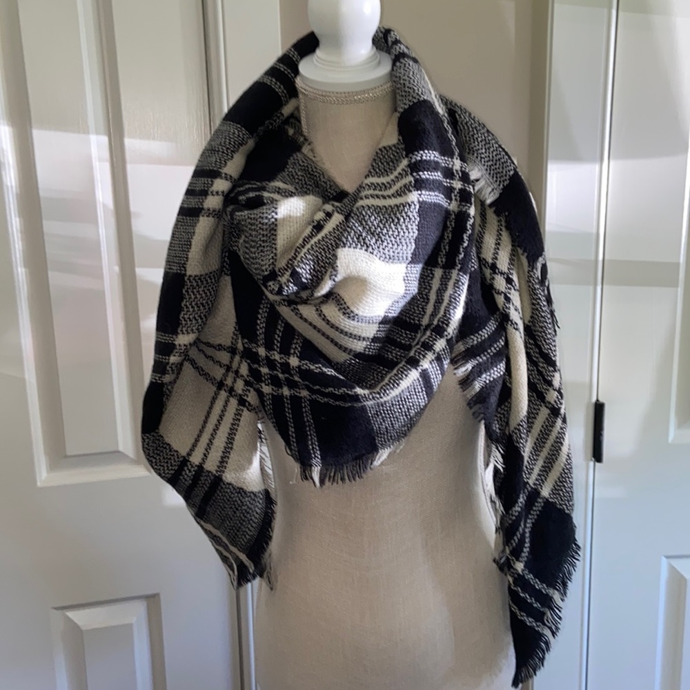 Woven plaid scarf